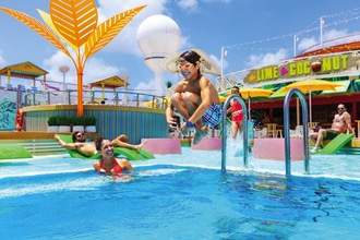 Royal Caribbean International, Navigator of the Seas, Pool Deck, JordanDani.jpg